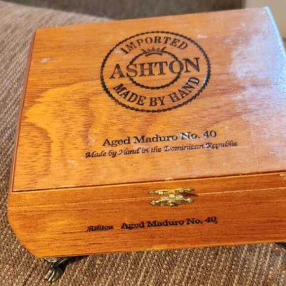 Ashton Imported Made By Hand Wood Cigar Box - Aged Maduro No. 40 - Made In Domin - Picture 4 of 9